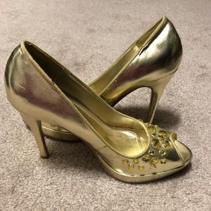 Gold peep toe platform heel with rhinestones